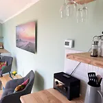 Schaeferwagen Tiny House Auf Dem Friesenhof Kemp Pellworm