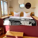 Schaeferwagen Tiny House Auf Dem Friesenhof * Pellworm